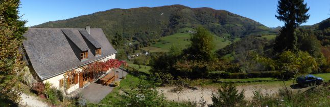Le gîte de Miquelet et une partie de la cour